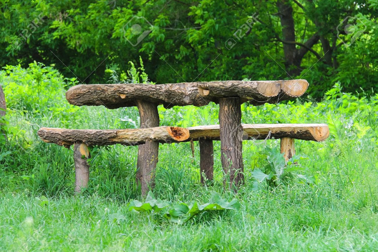 Садовая скамейка круглая из металла и дерева