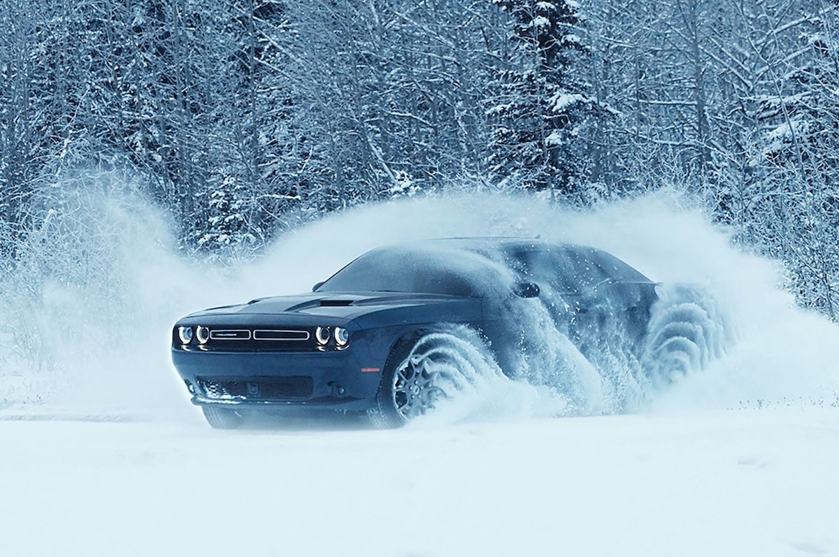 Drifting snow. Додж Челленджер полный привод. Dodge Challenger 2022. Додж Челленджер ралли. Dodge Challenger AWD.