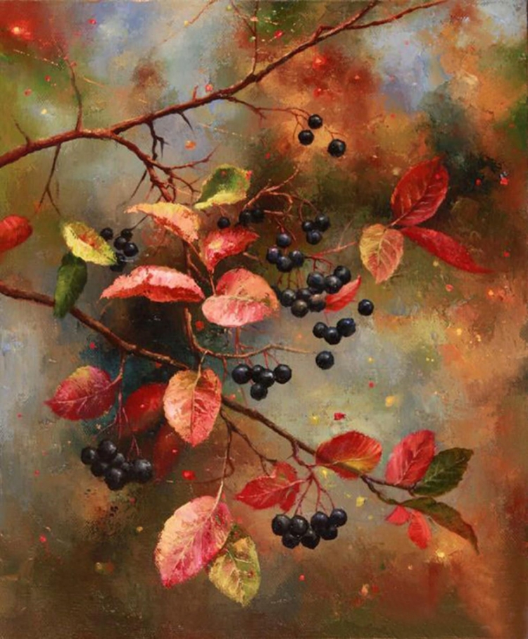 Дерево с черными ягодами осенью