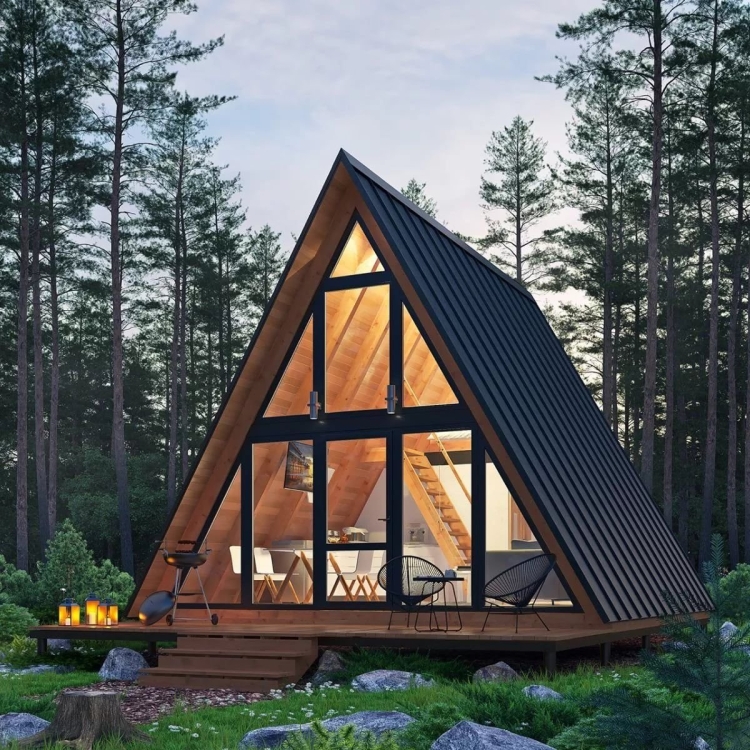 Треугольные дома из дерева в лесу