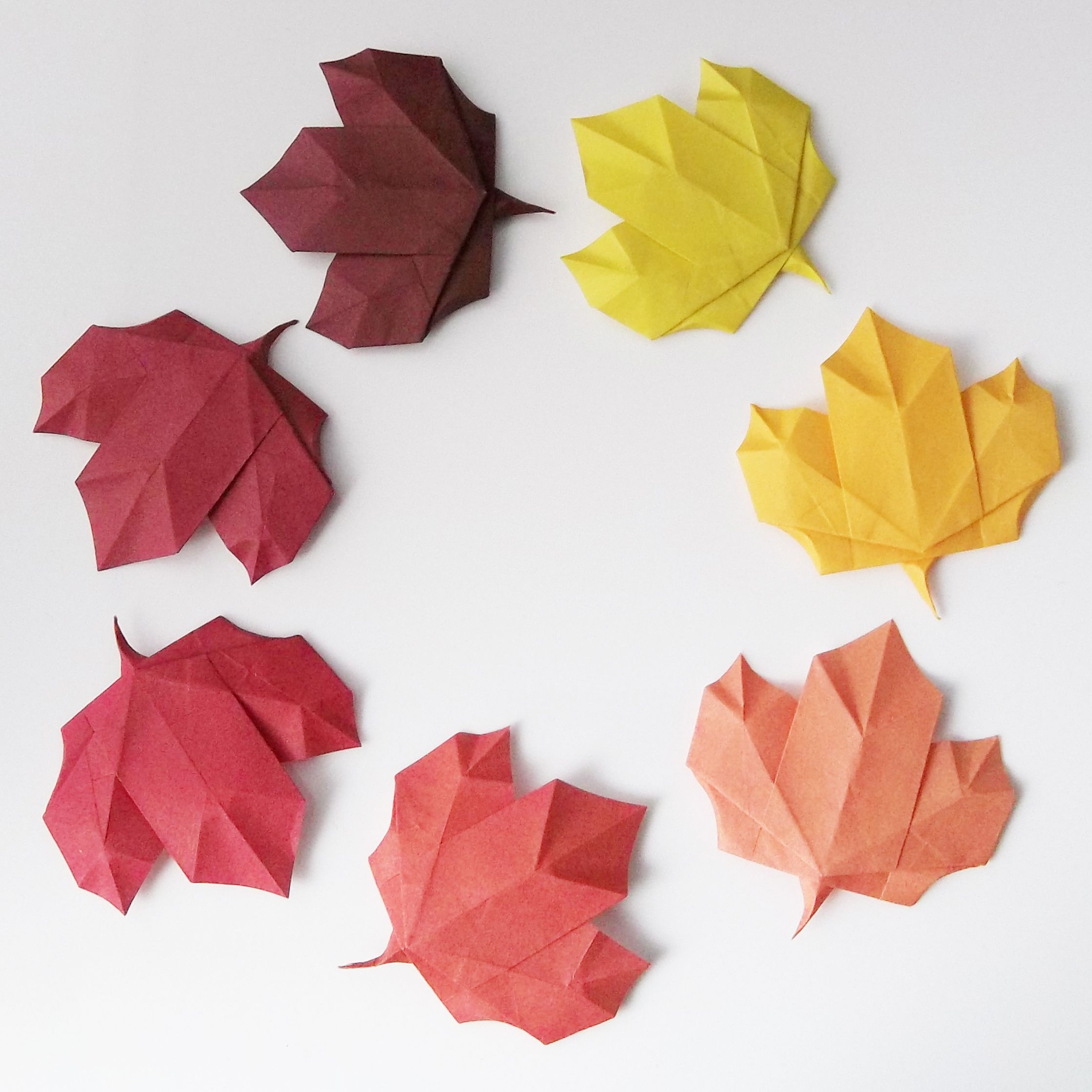 Осенние листья из бумаги + шаблоны и трафареты для вырезания 2023