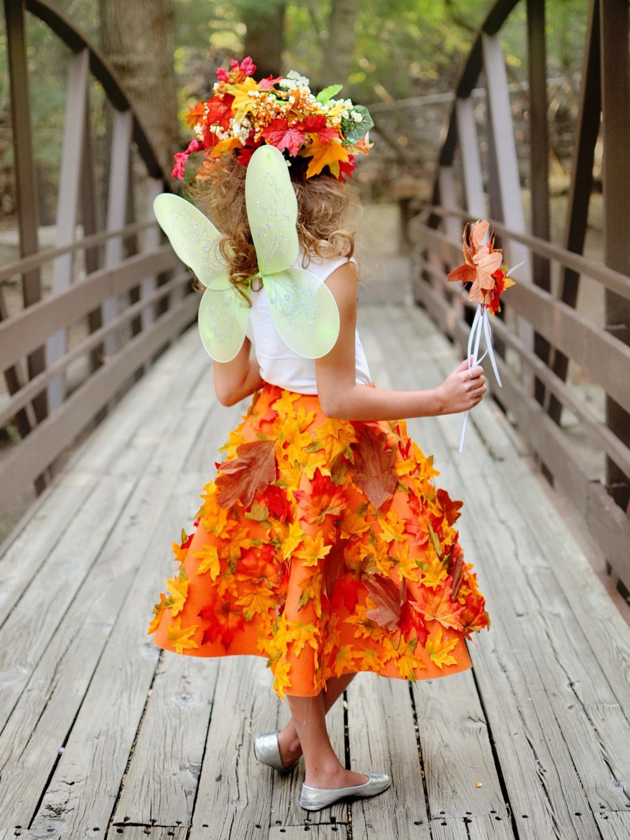 Осеннее платье из листьев своими руками