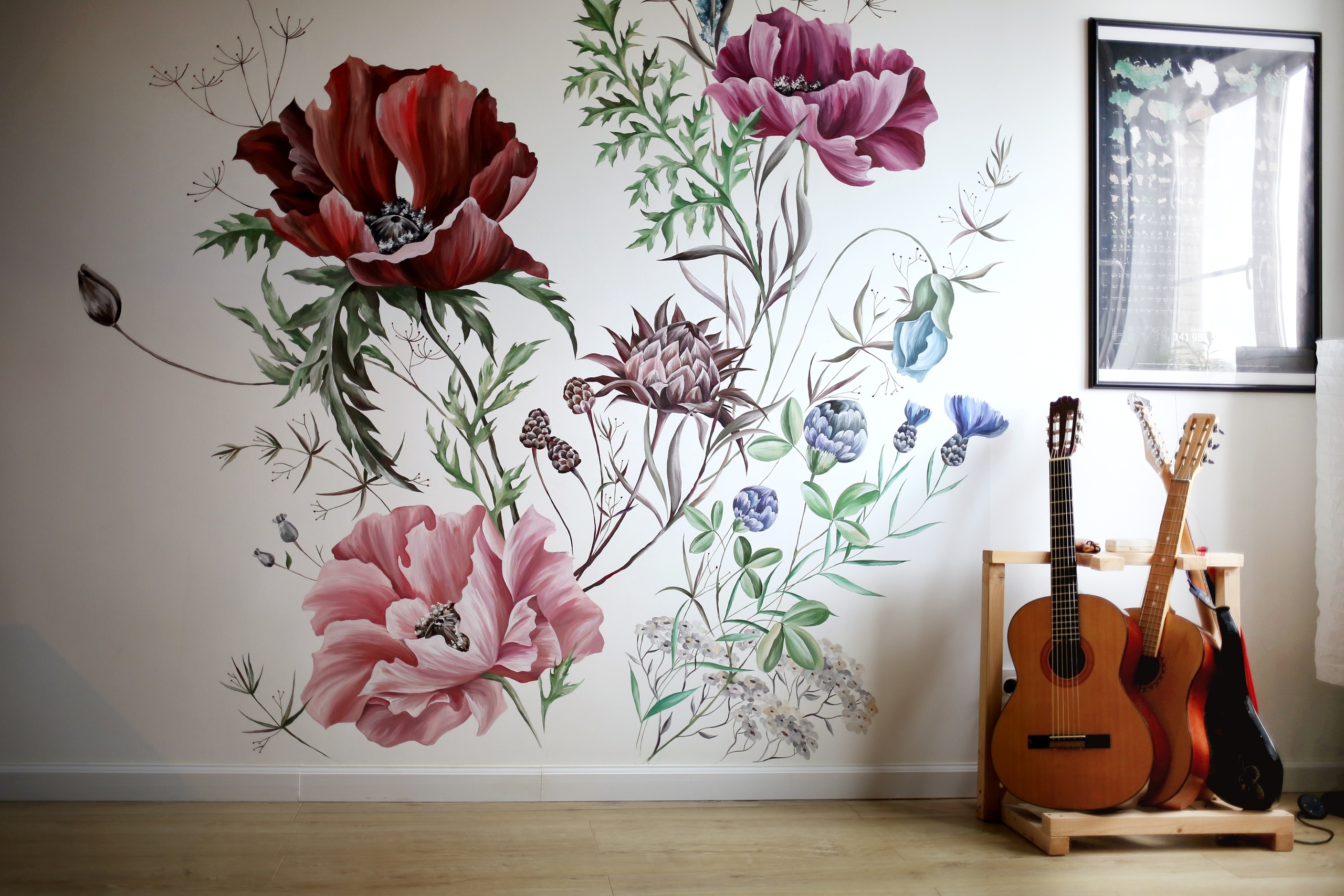 Рисуем цветы на стене: 66 фото