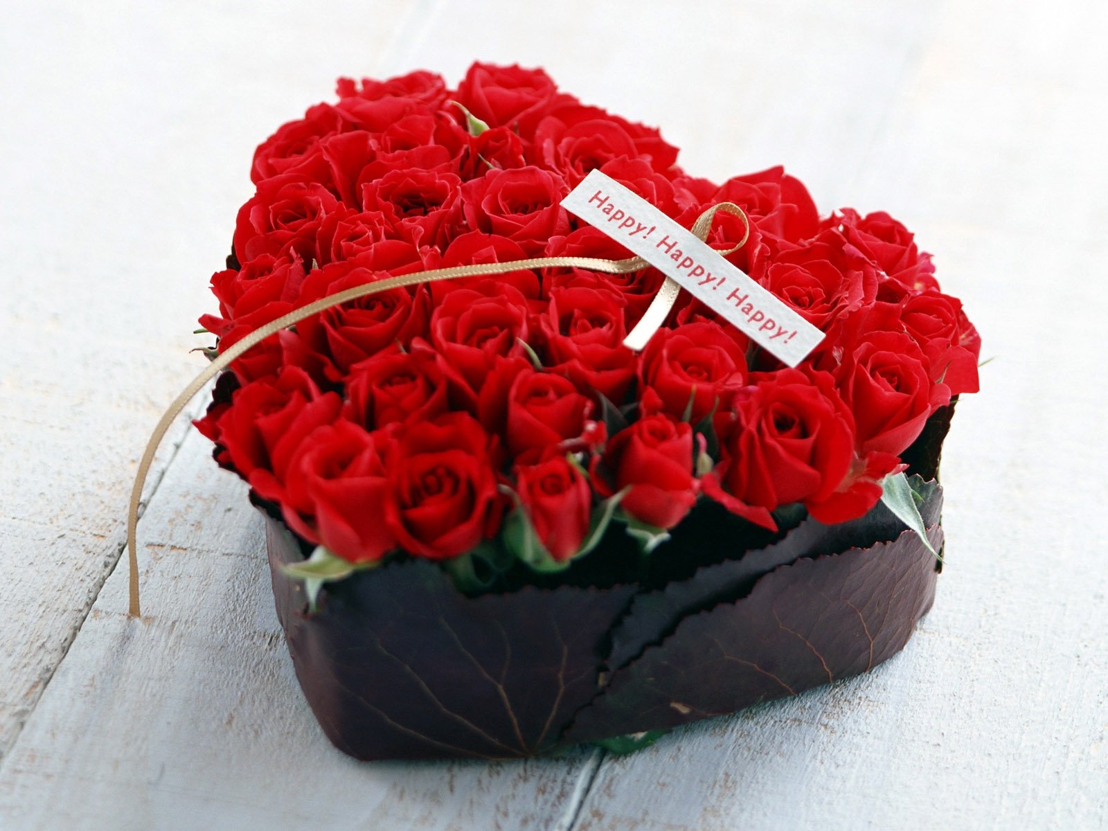 14 февраля какие цветы. Цветы в подарок. Букет "любимой девушке". Девушка с букетом роз. Букет цветов для девушки.