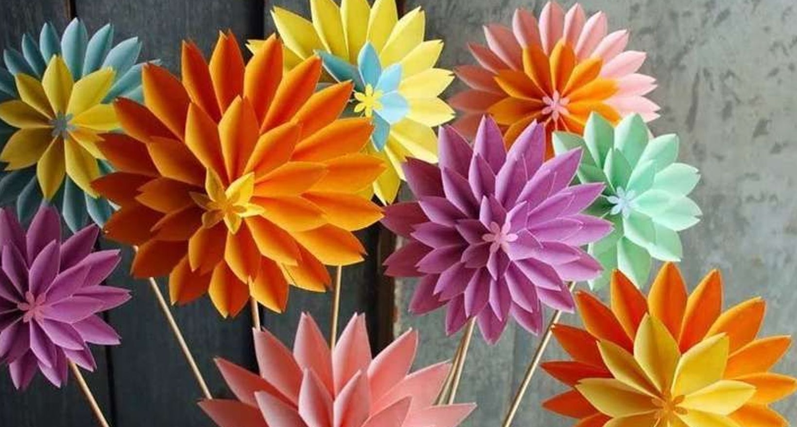 Поделка из бумаги удивительный мир цветов. Георгины оригами. Цветы из бумаги. Объемные цветы. Объемные цветы из бумаги.