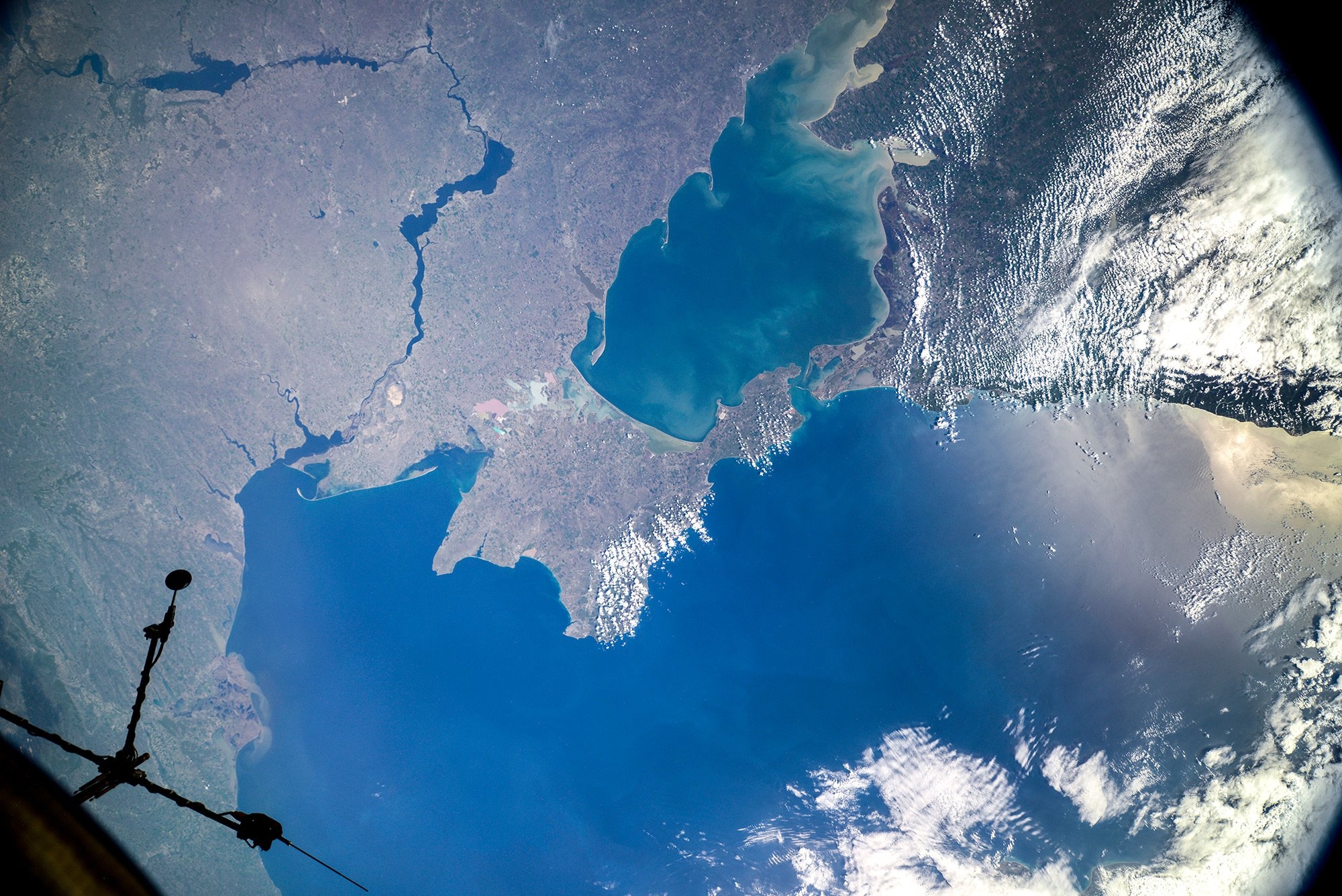 Черное море с космоса (68 фото)