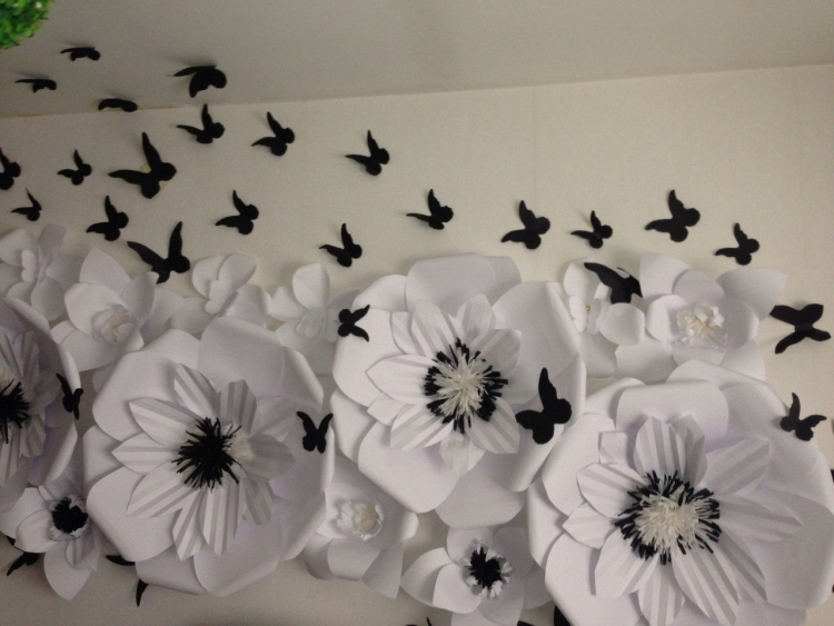 Как сделать объёмные цветы из бумаги для украшения зала