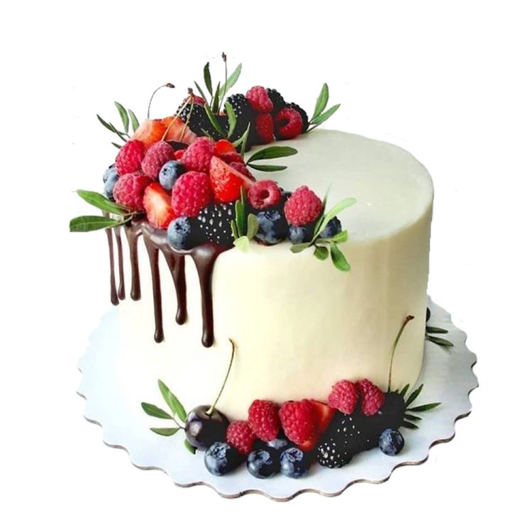 Торт украшенный ягодами и цветами