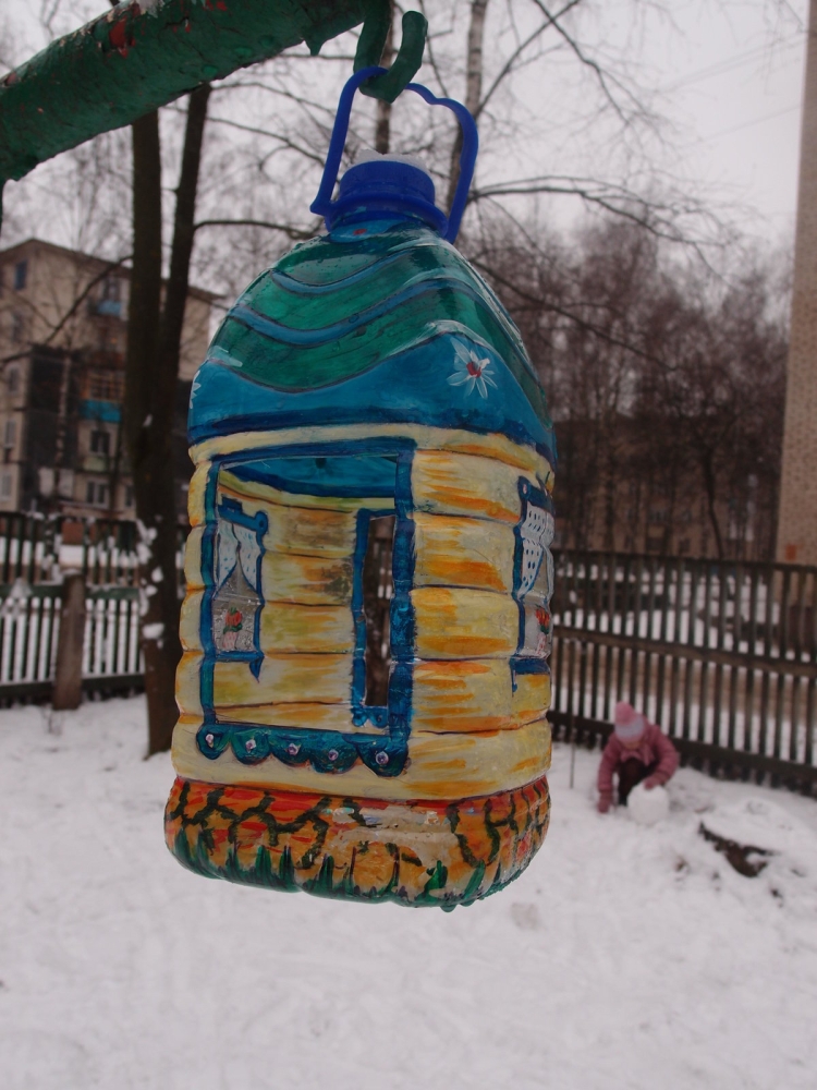Кормушка для птиц из пластиковой бутылки: 700 фото, инструкции