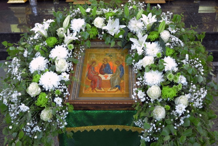 Троица в храме флористика