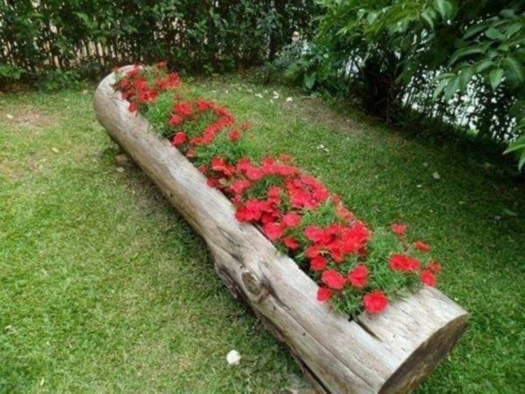 Цветник из бревна