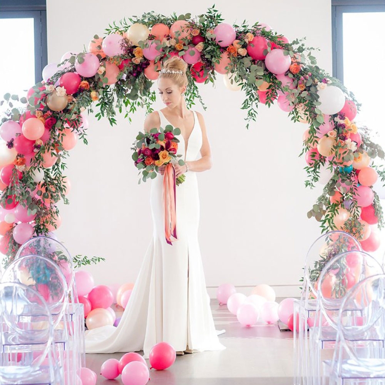 Свадебная арка из шаров и цветов