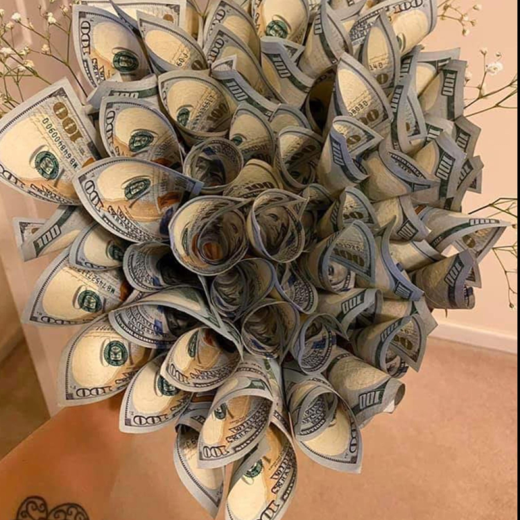 Букет цветов из денег