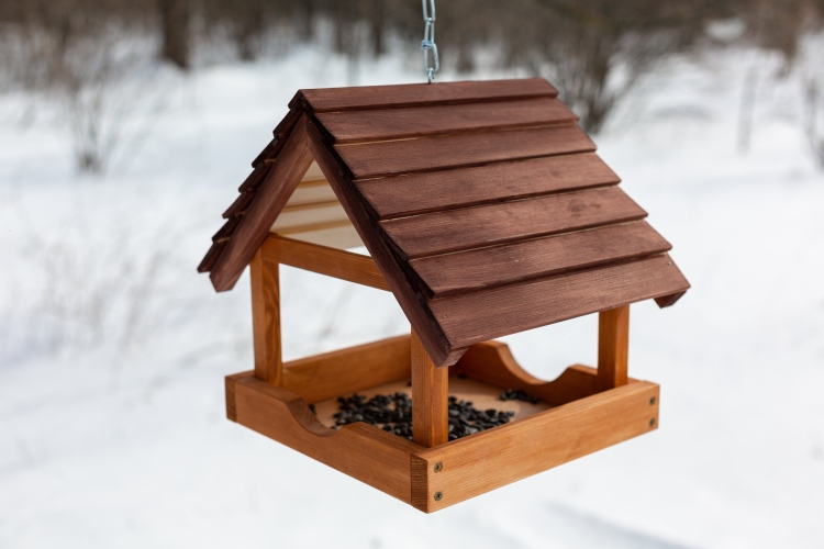 Кормушка домик для птиц из дерева