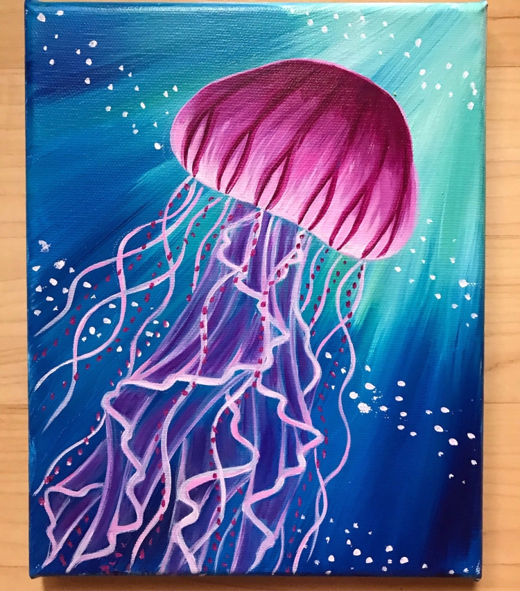 Маленькие медузы в красном море