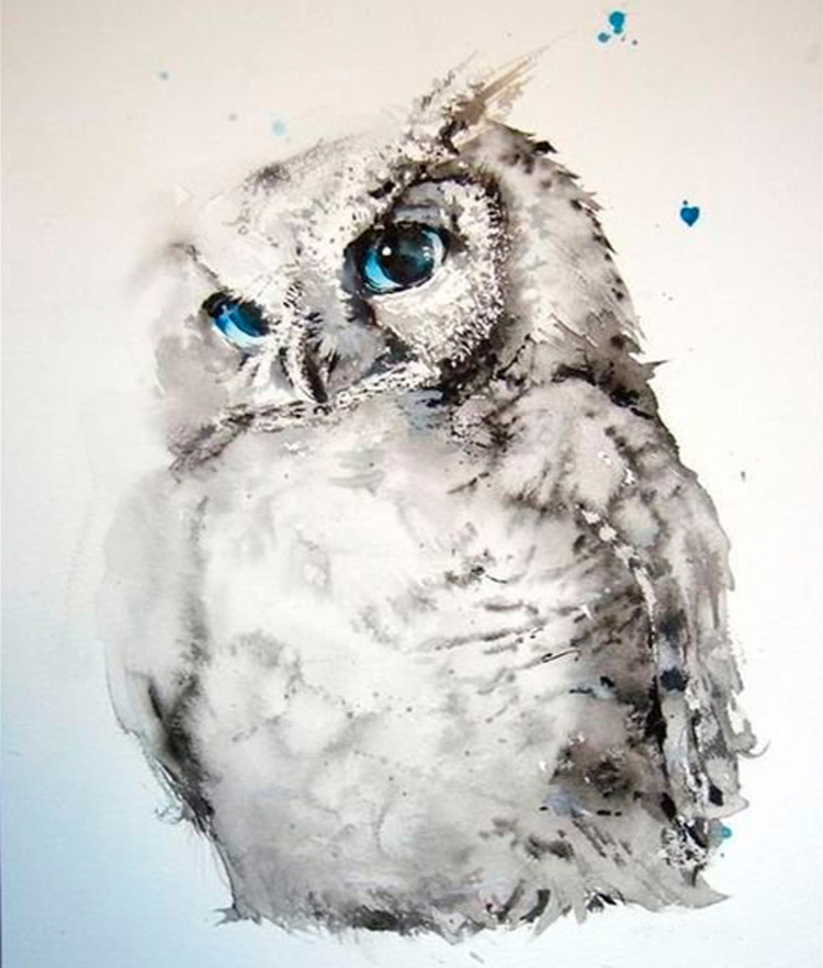 Белая сова с голубыми глазами