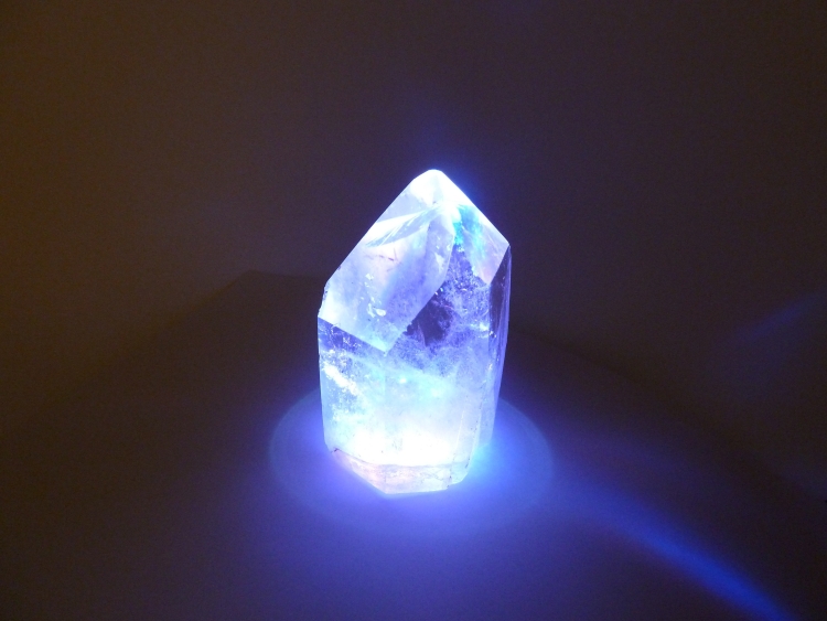 Светящиеся кристаллы в природе