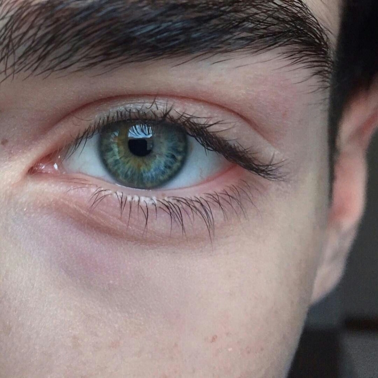 Серый цвет глаз у мужчин