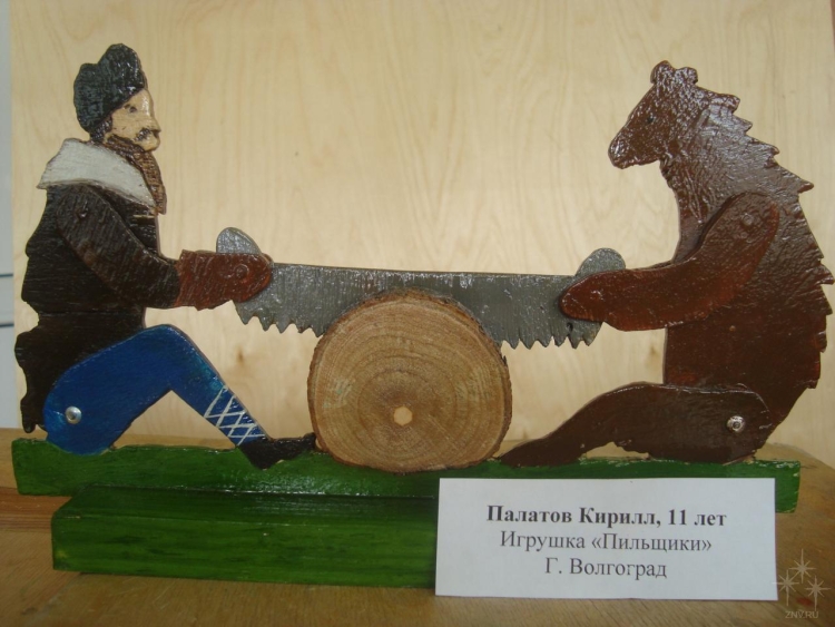 Древняя деревянная игрушка