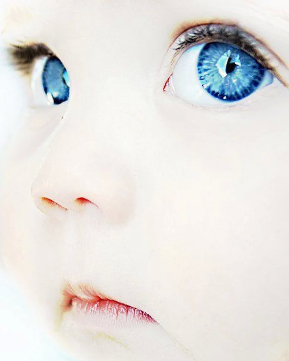 Включи глаза детей. Красивые детские глаза. Дети с голубыми глазами. Красивые глазки. Малыш с голубыми глазами.