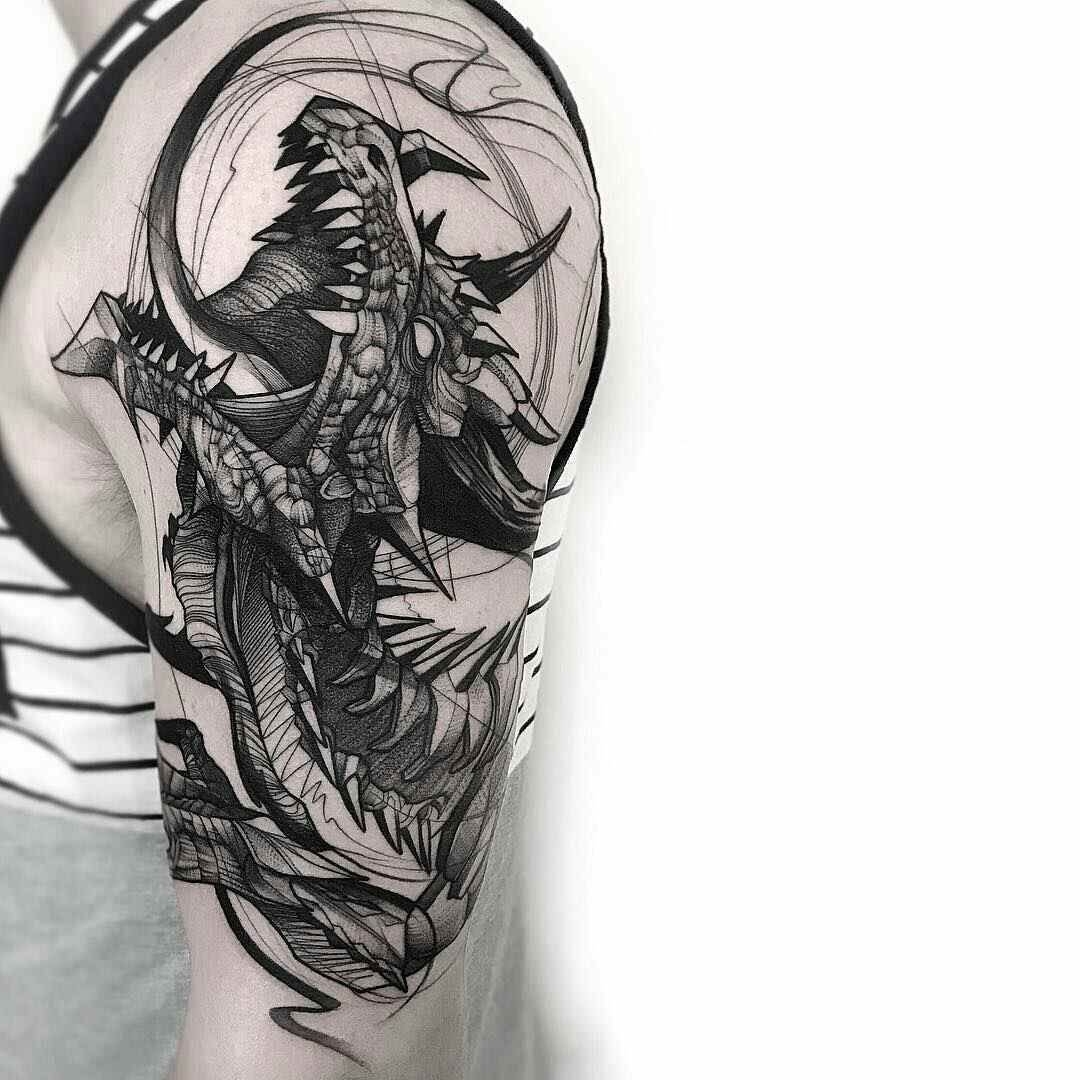 Татуировки драконов на груди