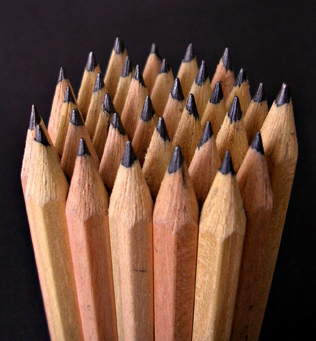 These your pencils. Карандаш простой. Куча карандашей. Карандаш из дерева. Карандаш простой красивый.