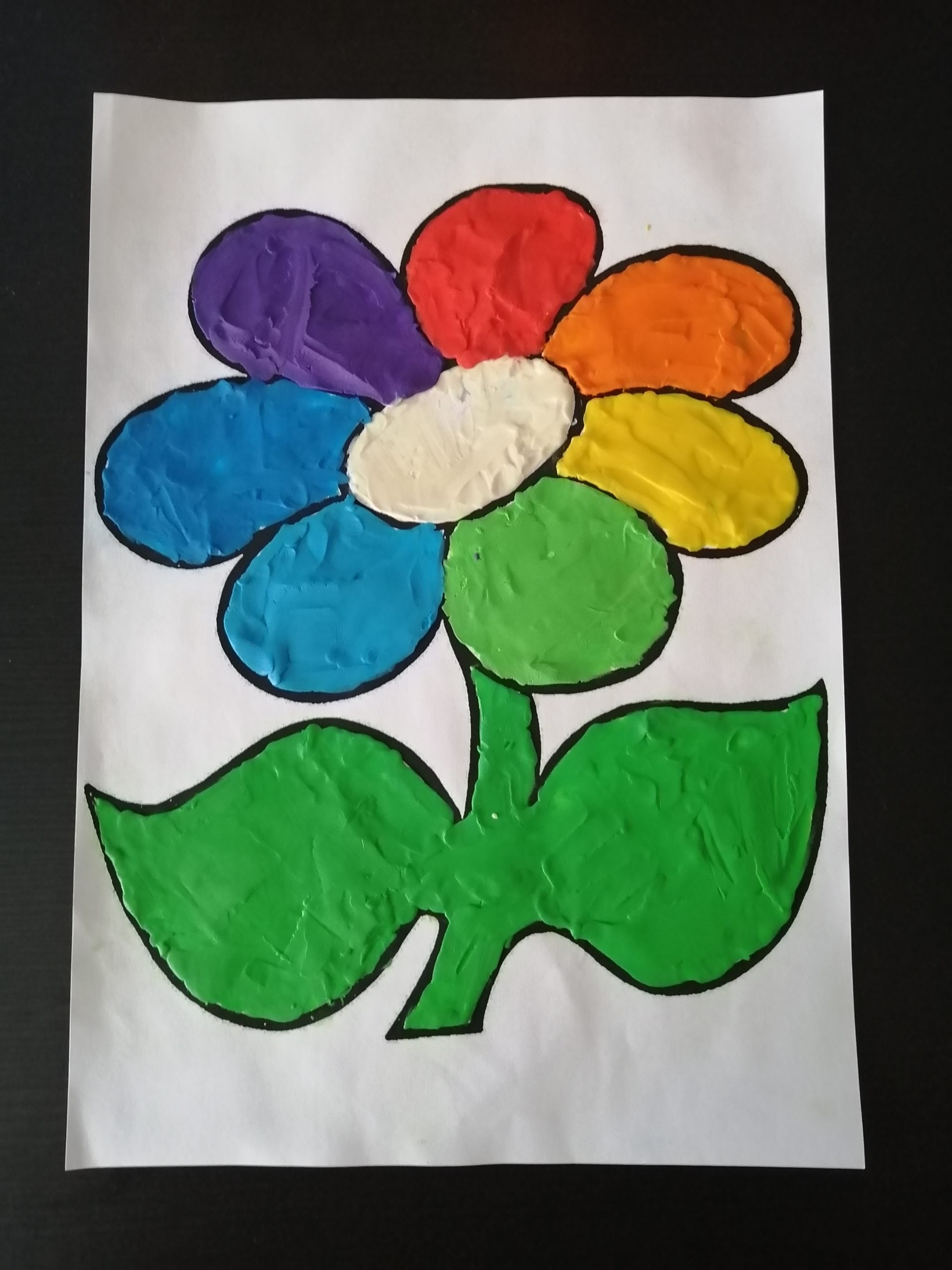 Рисование цветик семицветик старшая группа. Цветик семицветик пластилинография. Цветы из пластилина на бумаге. Цветок для размазывания пластилином. Пластилиновая аппликация цветы.