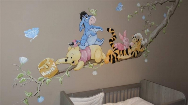 Волшебный мир с помощью рисунка на стенах детской комнаты