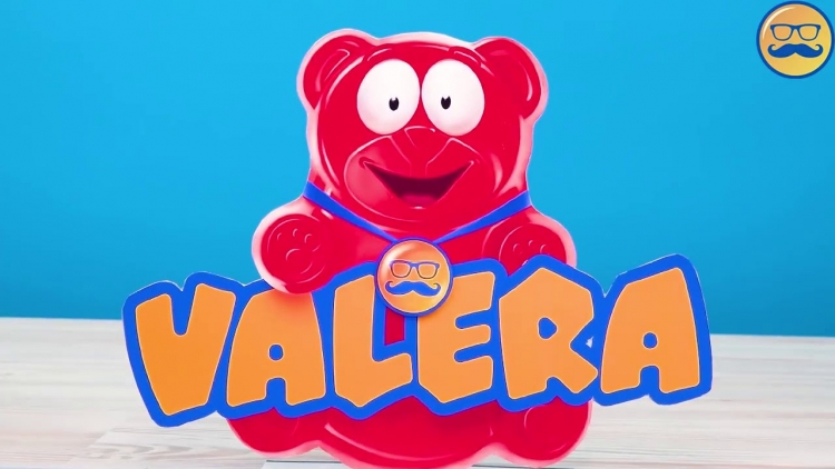 Познаватель и ЖЕЛЕЙНЫЙ медведь Валера