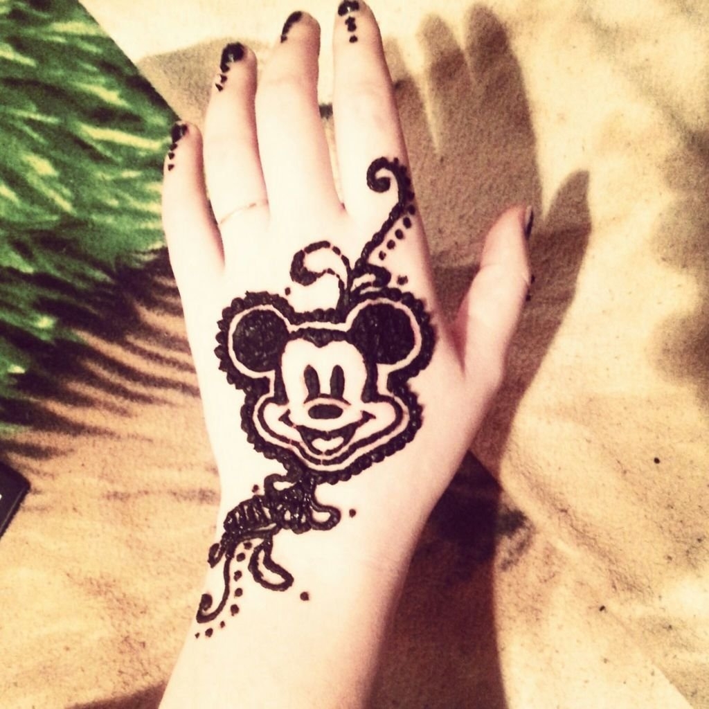 Mickey Mouse Mehndi Designs For Kids | Mehndi designs for kids, Mehndi  designs, Disney henna