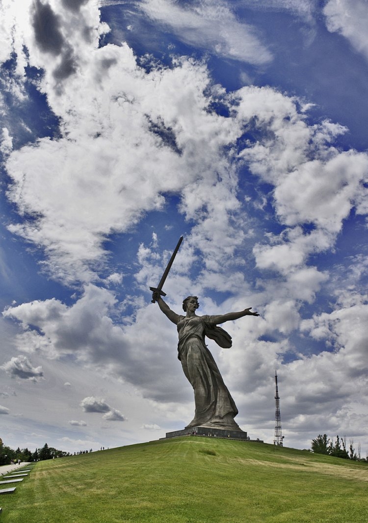 Монумент Родина мать в Волгограде
