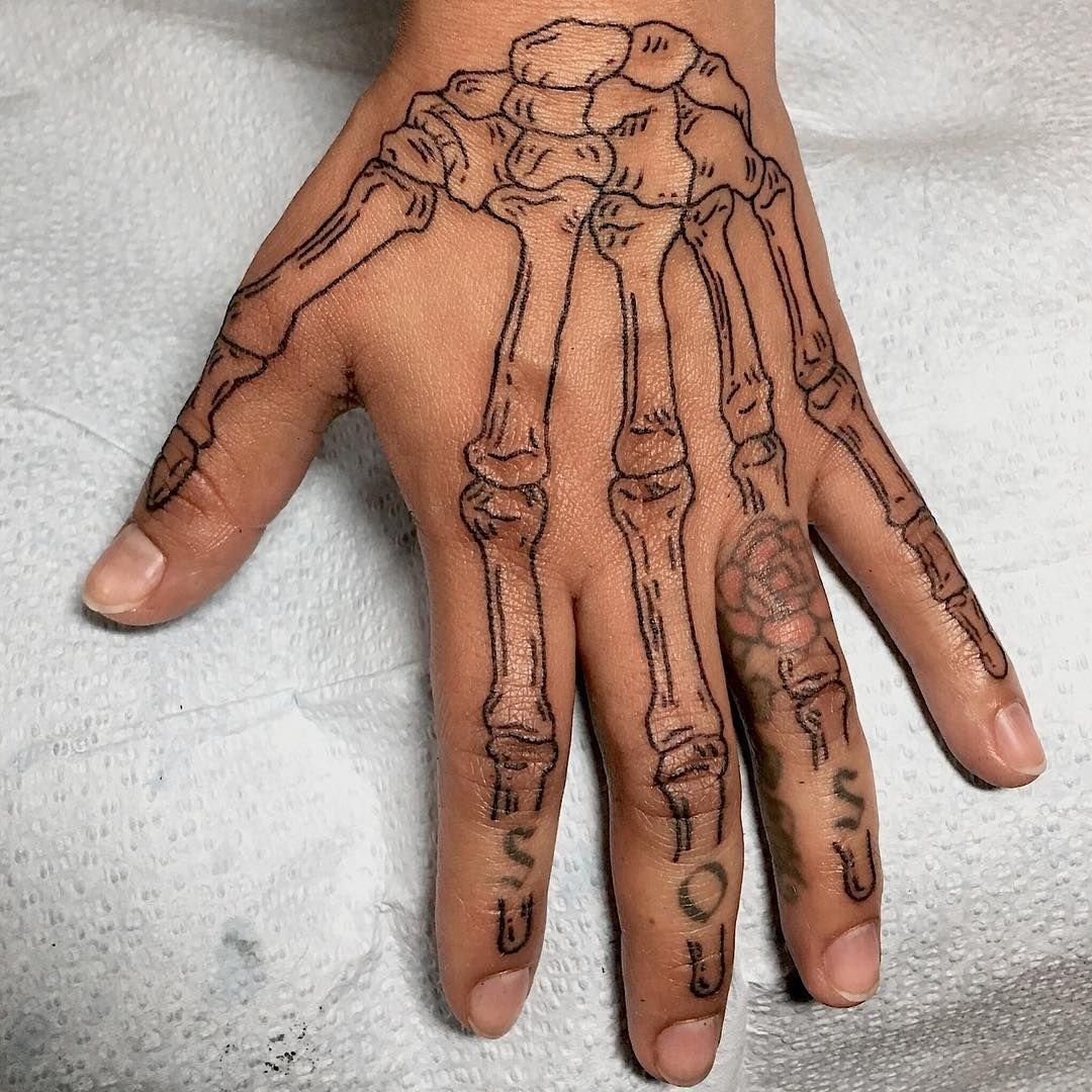 Татуировка на руке костяшки: стильное украшение для смелых