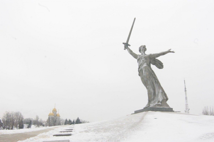 Родина-мать Волгоград зимой