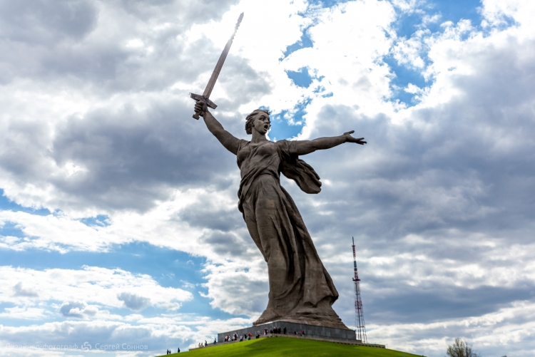 Родина мать памятник