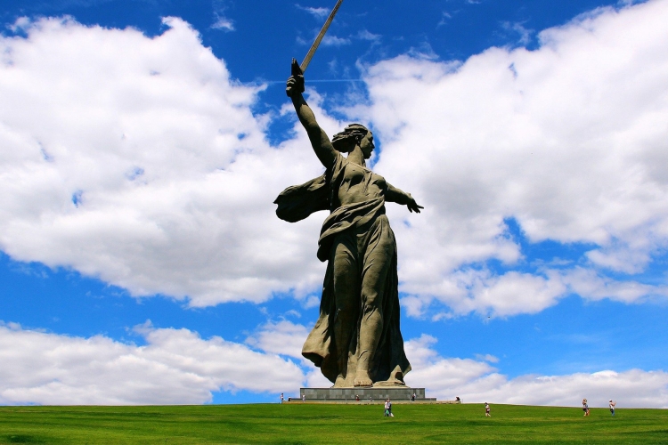 Монумент Родина мать зовёт на Мамаевом Кургане