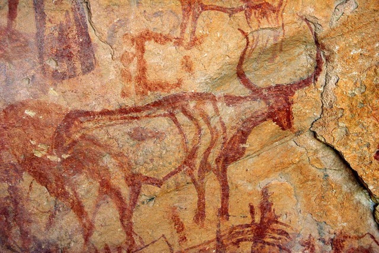 Первобытное изображение человека. Тадрарт-Акакус Ливия наскальные рисунки. Тадрарт-Акакус Ливия. Наскальная живопись в горах Тадрарт-Акакус. Пещера Тадрарт Акакус.