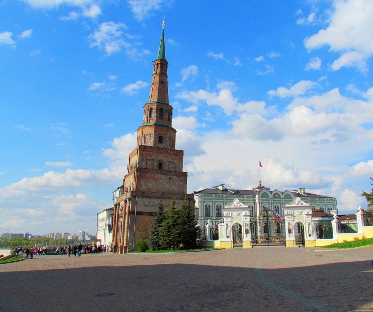 Падающая башня Сююмбике