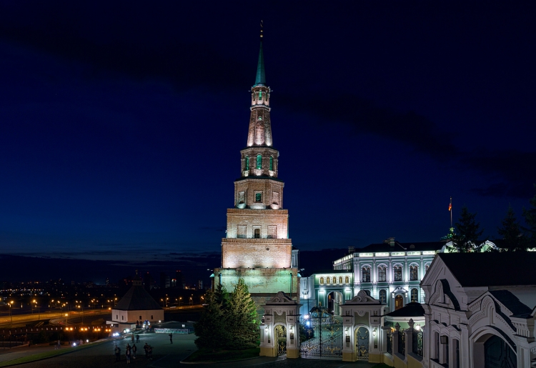Казанский Кремль с падающей башней Сююмбике.
