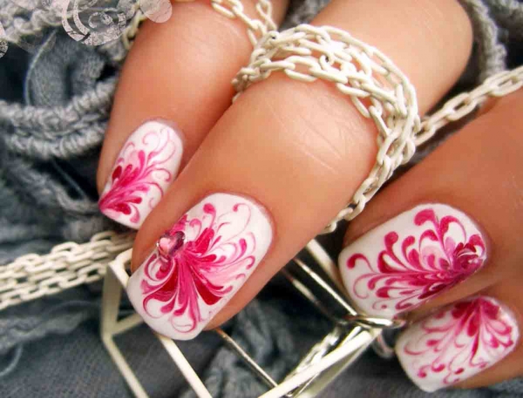 Рисунки иголкой на ногтях