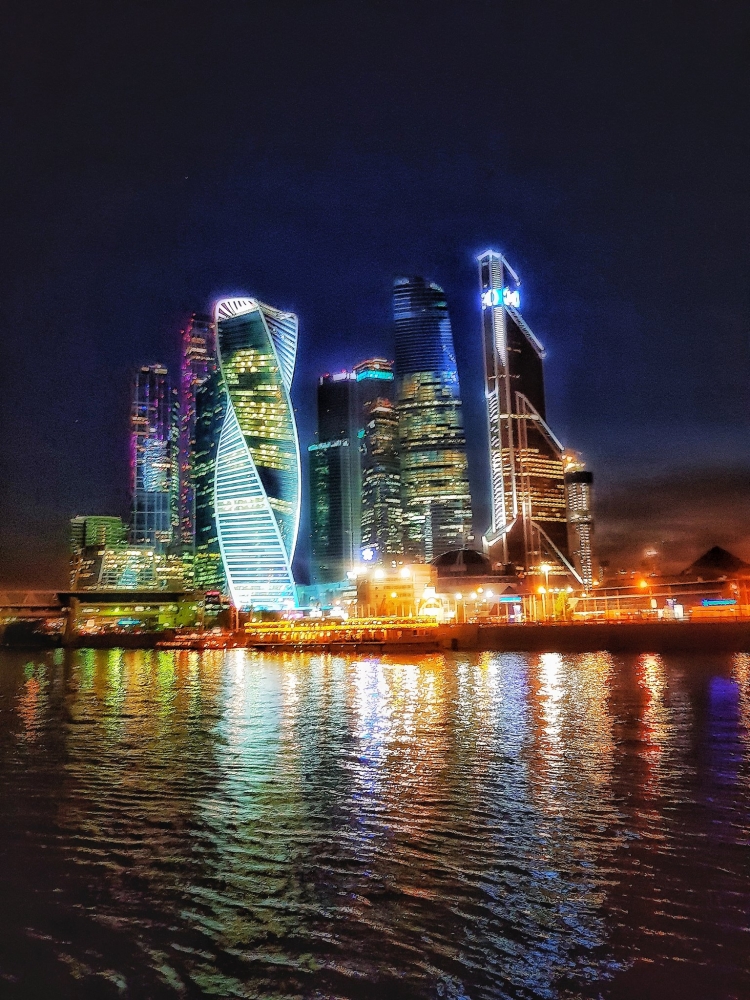 Москоу Сити ночью