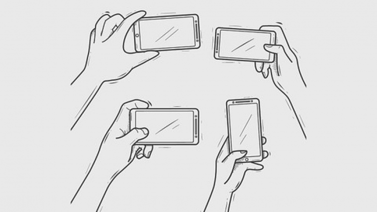 Смартфон в руке