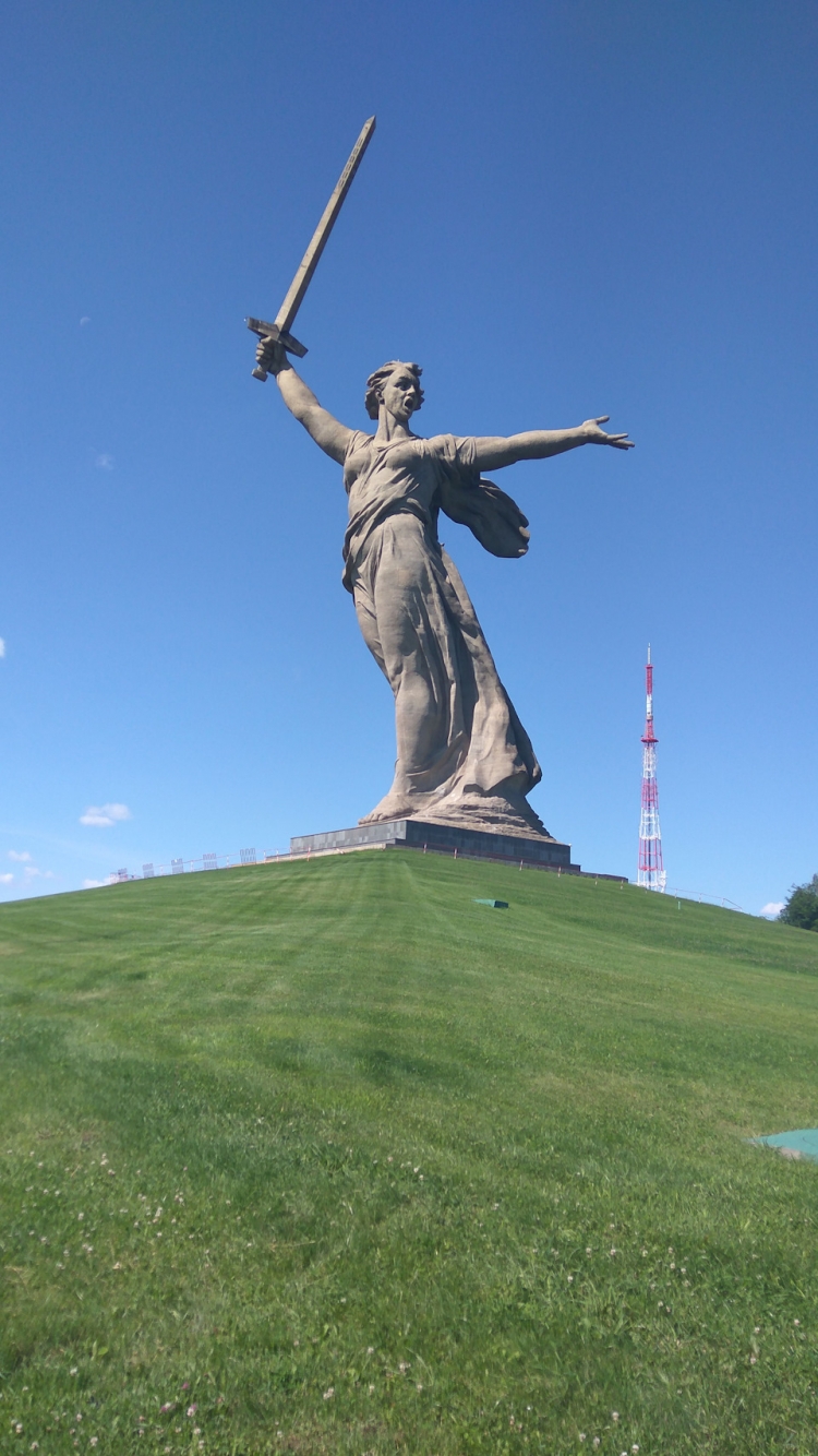 Монумент Родина мать в Волгограде