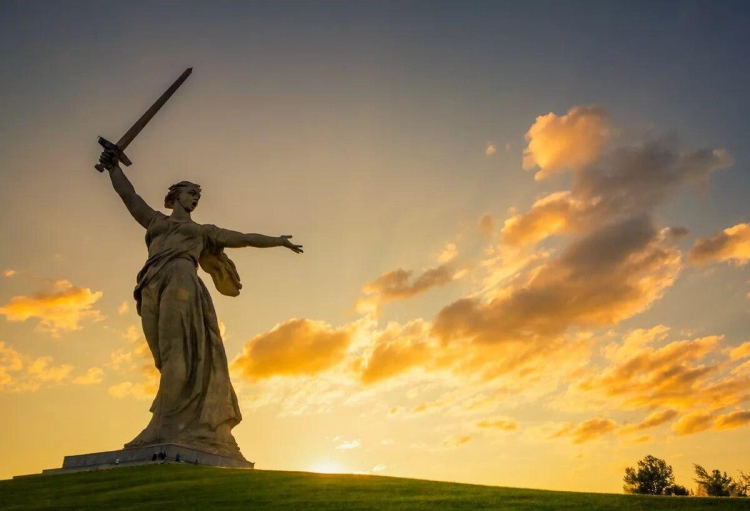 Монумент Родина мать зовёт на Мамаевом Кургане