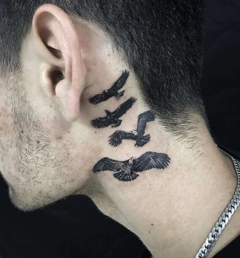 Тату на шее для мужчин (77 фото) - эскизы, значение, надписи для мужских татуировки на шее