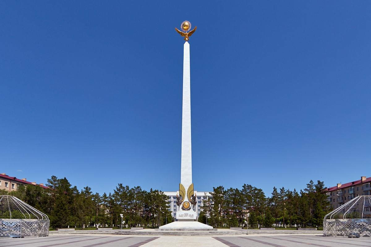 Что такое стела. Монумент независимости Караганда. Караганда площадь независимости. Стела мемориала независимости.