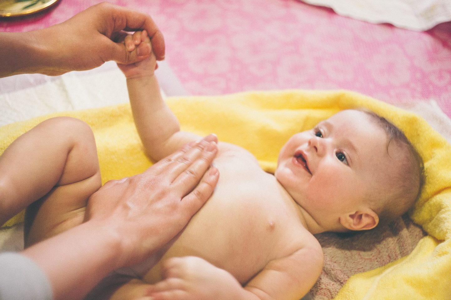 Baby massage. Детский массаж. Массаж детям. Массаж грудному ребенку. Лечебный массаж для детей.