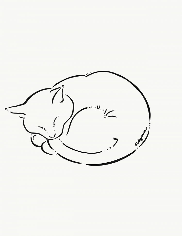 Котёнок спит клубочком