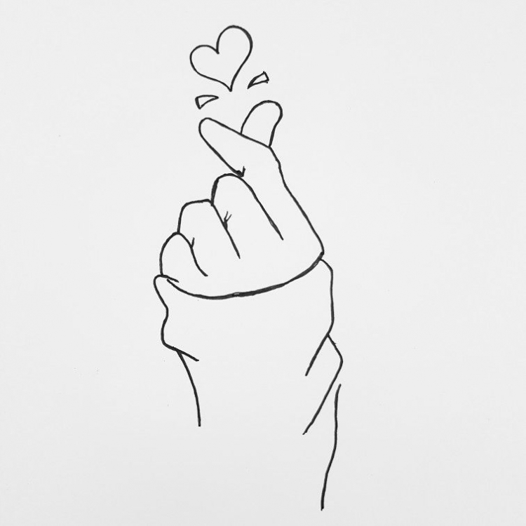 Как нарисовать руку с сердечком