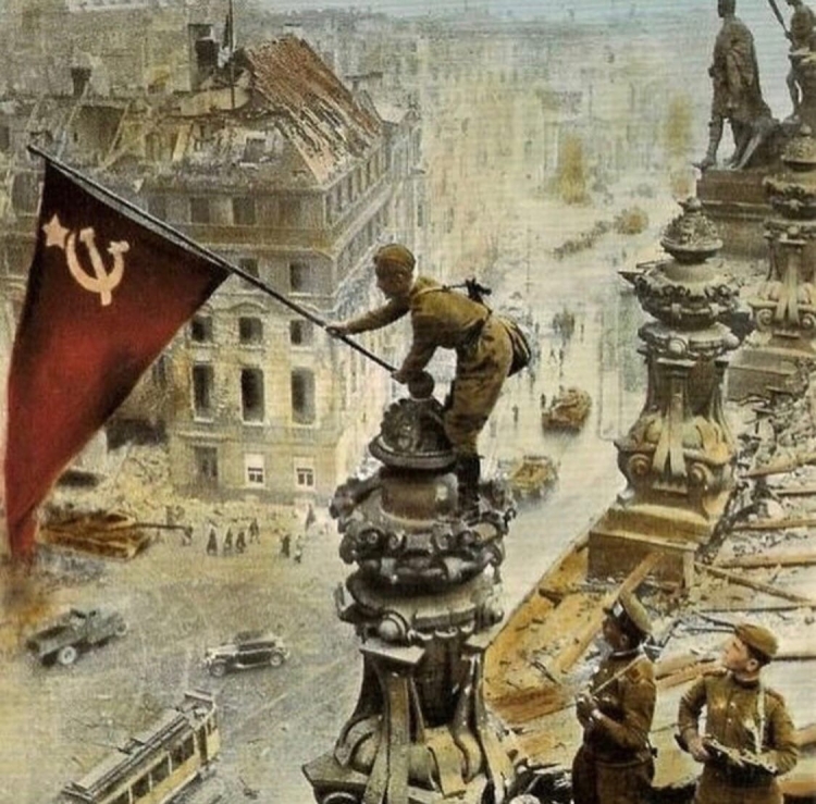 С днем взятия Берлина картинки смешные
