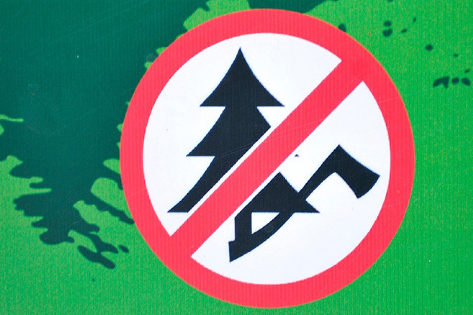 Нельзя рубить деревья. Против вырубки леса. Вырубка лепа запрнщена. Знак вырубка леса запрещена. Знак запрещающий вырубку деревьев.